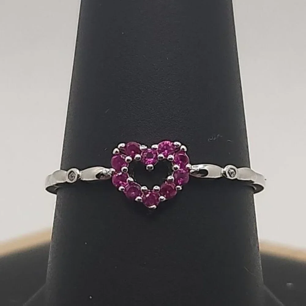 Sterling Silver Heart Shaped Ring With Fuchsia Stones‎ Size 9 (NWOT)